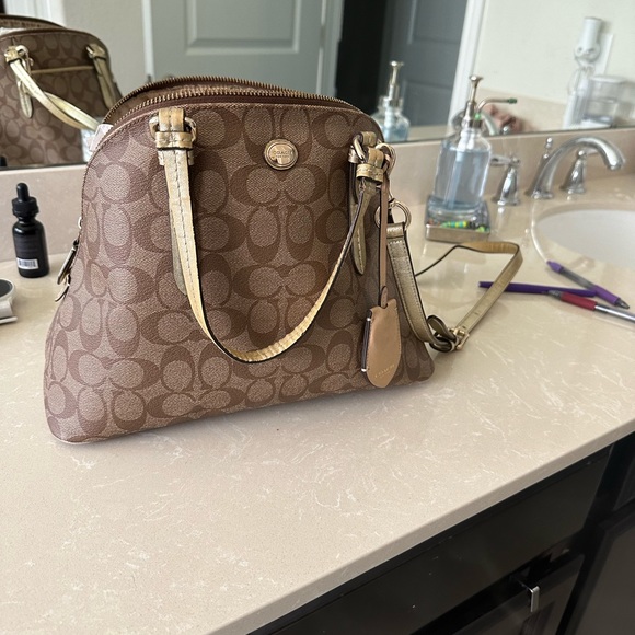 Coach purse. - Picture 1 of 1